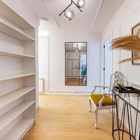 Bebarceloner Eixample - 4 Bedrooms Apartment