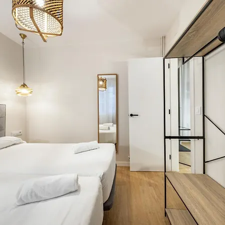 Bebarceloner Eixample - 4 Bedrooms Apartment