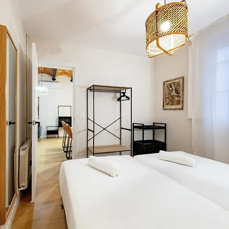 Bebarceloner Eixample - 4 Bedrooms Apartment Barcelona