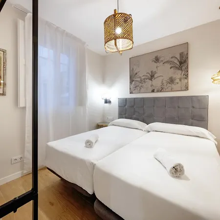 Bebarceloner Eixample - 4 Bedrooms דירה ברצלונה