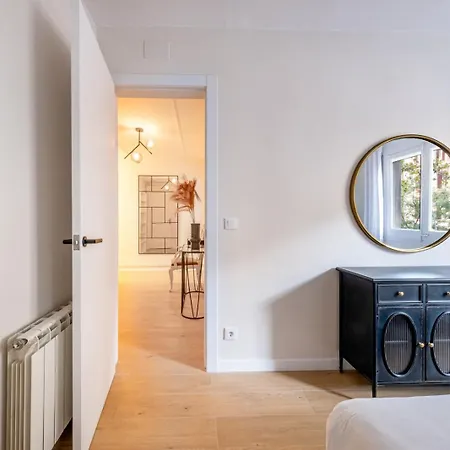 Bebarceloner Eixample - 4 Bedrooms Apartment *